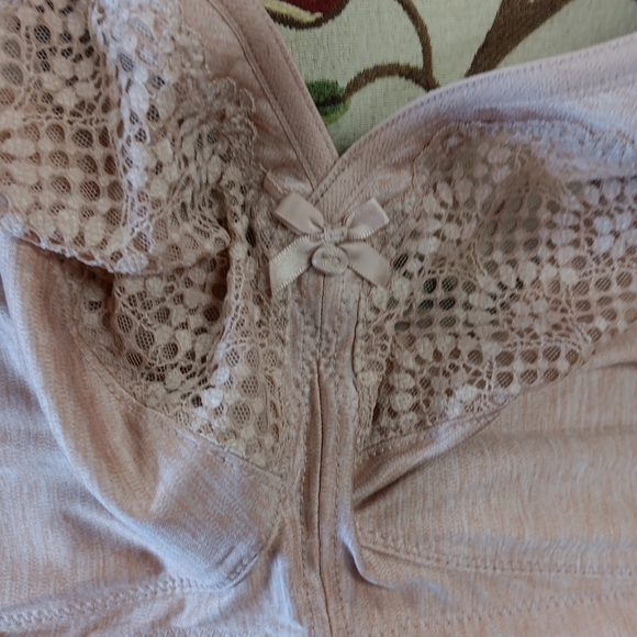 Glamorise Bra 42F Full Coverage Style 1064 NWOT BEIGE Lace - Picture 2 of 6